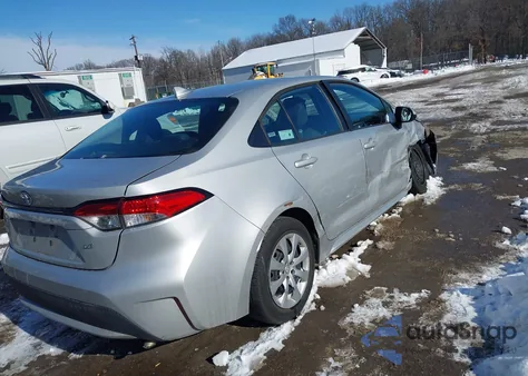 2021 Toyota Corolla Le z USA, uszkodzony, nr VIN 5YFEPMAE7MP236370
